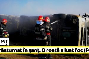 NEAMȚ: TIR răsturnat în şanţ. O roată a luat foc (FOTO)