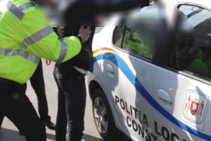 Constanta. Barbat, prins de politistii locali fara permis de conducere