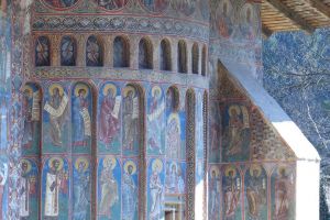 Slujbă arhierească la Mănăstirea Voroneţ