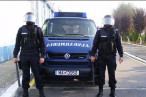 Acte de vandalism la Ministerul Justiţiei. Amezi drastice aplicate de Poliţie