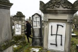 Despre antisemitismul în CREŞTERE la francezi  şi criza socială. De ce sunt legate între ele?