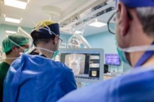 Spitalul Nicolae Oblu din Iaşi a inaugurat cel mai performant robot destinat operaţiilor la coloană şi neurochirurgiei