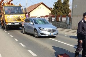 ACCIDENT pe o stradă din municipiu! Un BICICLIST a fost LOVIT de un autoturism