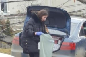 Un contrabandist urmărit de poliţişti a provocat un accident şi a fugit, abandonând ...