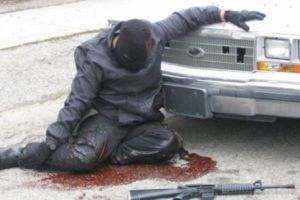 PSIHOLOGIA CRIMEI. Povestea fabuloasă a banditului român care a ZGUDUIT din temelii poliţia americană. 44 de minute de foc la gura ţevii într-un război 2 contra 312