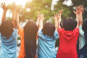 Copiii instituţionalizaţi au nevoie de sprijinul voluntarilor