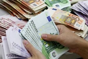 18.000 de euro, daţi de un fost miner unei necunoscute cu care voia să se însoare!