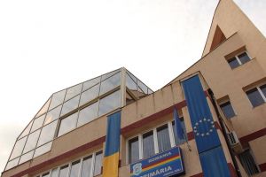 Cursuri de trei stele, la mare, pentru angajaţii unei primării