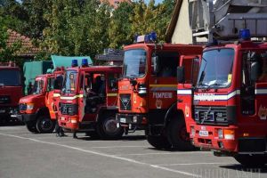 Urgenţe... lente: Pompierii bihoreni ajung tot mai greu la incendii, din cauza maşinilor vechi