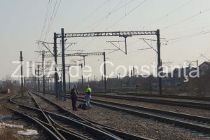 Imagini de la eveniment. Accident pe calea ferata la Constanta. Un barbat a fost lovit de tren. Victima a decedat (galerie foto)   