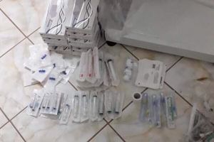 MEDIC FALS ÎN ORADEA! Percheziţii la o orădeancă bănuită că făcea operaţii estetice, fără drept! (FOTO)