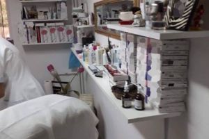 Femeie suspectata ca a exercitat ilegal profesia de medic estetician. Ce au stabilit anchetatorii (galerie foto)