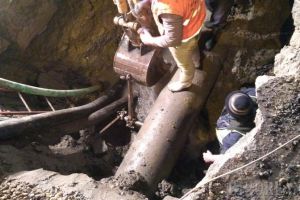Avarie majoră în Oradea: CAO explică de ce au rămas fără apă o bună parte din locuitorii din zona Decebal (FOTO)