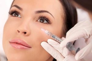 Intervenţii medicale cu acid hialuronic, efectuate ilegal la un salon de cosmetică din Oradea
