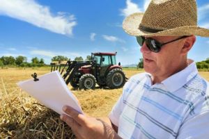 Fermierii sibieni invitaţi să depună cererile unice de plată la APIA