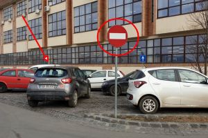 FOTO – Parcare pe ”invers” şi pe interzis la Piaţa Cibin – Dis de dimineaţă…