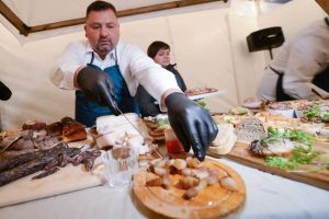 Gusturile Iernii explorate în weekend la Sibiu  – Cu mâncare tradiţională, concursuri şi multe surprize gastronomice