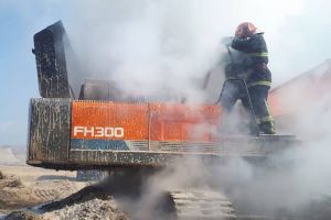 INCENDIU de PROPORȚII la o BALASTIERĂ din judeţ