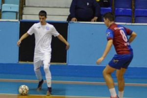 Antrenor şi un jucător mureşean la U19