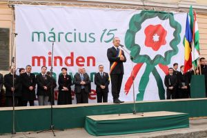 Primarul Emil Boc, somat să inscripţioneze denumirea Primăriei şi în maghiară