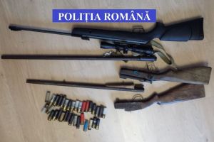 Bărbat reţinut deoarece deţinea ilegal arme în locuinţa sa din Monariu