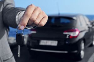 Un sibian a jecmănit 15 oameni – Le-a închiriat maşini şi nu le-a mai dat garanţia înapoi