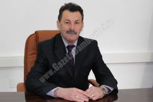 La Primăria Pucioasa, sindicatul şi adminstraţia au căzut la pace pe reducerea salariilor