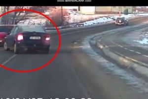 VIDEO Accident la ieşire din Cisnădie – Șoferul vinovat a fugit şi îl caută poliţia
