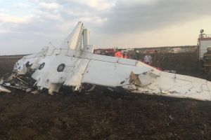 VIDEO FOTO Avion de mici dimensiuni prăbuşit la Tuzla – Copilotul a murit
