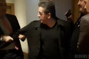 Politică cu muşchi: Incident la conferinţa de presă a preşedintelui ALDE, Călin Popescu Tăriceanu! Membrii 
