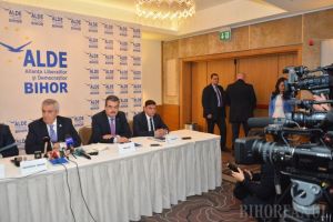 Reacţii la incidentele de la conferinţa lui Tăriceanu la Oradea: ALDE îşi cere scuze, SPP susţine că nu a fost implicat