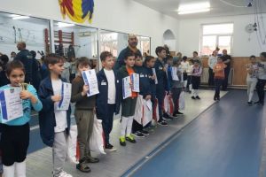 Sportivi de la opt cluburi se intrec, la Cumpana, la Cupa Prieteniei la scrima 