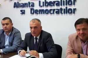 Coaliţia de guvernare s-a ȘUBREZIT! Un senator CONTRAZICE linia partidului: „Nu sunt de acord cu plângerea penală!”
