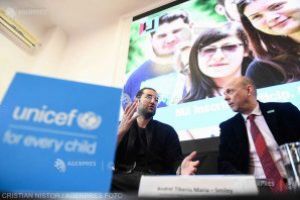 Tinerii sunt încurajaţi să vorbească pe teme relevante pentru vârsta lor pe platforma U-Report, lansată de UNICEF