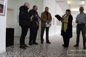 Caricaturişti din întreaga lume expun în Bacău