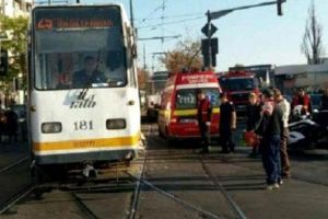 Breaking News. Un TRAMVAI a CĂLCAT un PIETON. Traficul este complet BLOCAT