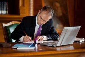 Daniel Funeriu, propune o soluţie radicală: 10.000 de euro din fonduri europene pentru fiecare nou-născut