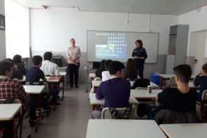 Activitati informativ-preventive ale politistilor constanteni la Școala Gimnaziala nr. 43 Ferdinand (galerie foto)