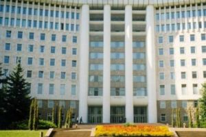 Alegeri în Republica Moldova. Marea întrebare, cine-i răul cel mai mic, Dodon sau Plahotniuc?