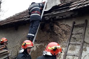 FOTO: Incendiu la Roşiuţa