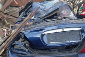 Accident pe DN 76: O persoană a fost rănită şi trei maşini, între care şi un Jaguar, s-au făcut praf lângă Hidişelu de Jos (FOTO)