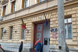 Magistraţii sibieni protestează în faţa Judecătoriei pe Dumbrăvii