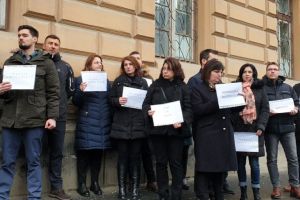 VIDEO FOTO Magistraţii din Sibiu protestează faţă de ordonanţa privind legile justiţiei