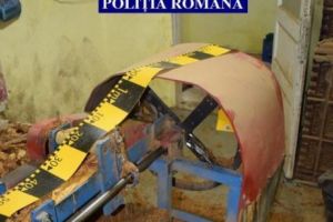 Poliţiştii sunt şocaţi. Un român şi-a făcut fabrica acasă. A devenit principalul producător de tutun