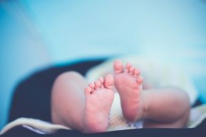Femeia bănuită de uciderea bebeluşului găsit mort pe o bancă în Miercurea Ciuc, identificată de poliţiştii harghiteni