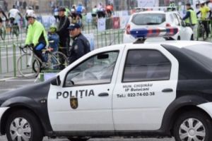 Peste 8000 de poliţişti vor supraveghea alegerile legislative din Republica Moldova