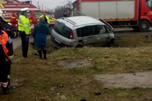 Accident rutier mortal in judetul Timis. O femeie a murit pe loc. Alte victime, printre care si un copil au ajuns la spital (galerie foto)