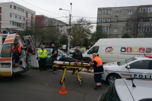Accident in Ploiesti, in giratoriul de la West Mall. Un biciclist a fost lovit de masina