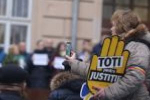 Magistraţii din Timişoara protestează faţă de ordonanţa lui Tudorel