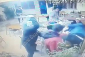 VIDEO: Tânăr lovit cu bâtele într-un bar din Moreni. Agresorii au fost arestaţi
